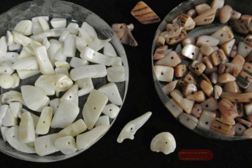 Bild von Deco, Perlmut-Steine mit Loch, braun