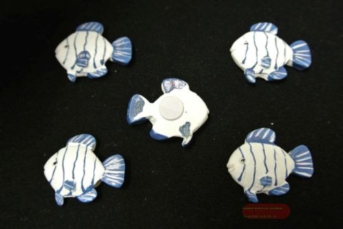 Bild von Streu, Fisch 28mm - VE12 klebend, blau/weiss