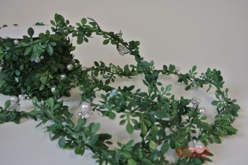 Bild von Girlande, 7m/ 15mm Buchsbaum mit Perlen, grün