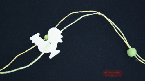 Bild von Girlande 5m/ 30mm, Holzhuhn & -Perlen, gelb