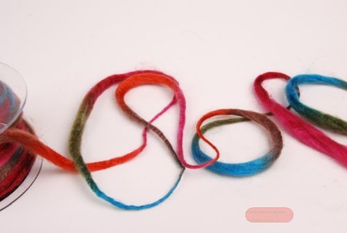 Bild von Band 15m/ 20mm, Wolle, grün/rot