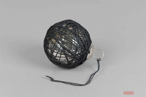 Bild von Kugel, Twini mit Oese - 7.6cm, schwarz