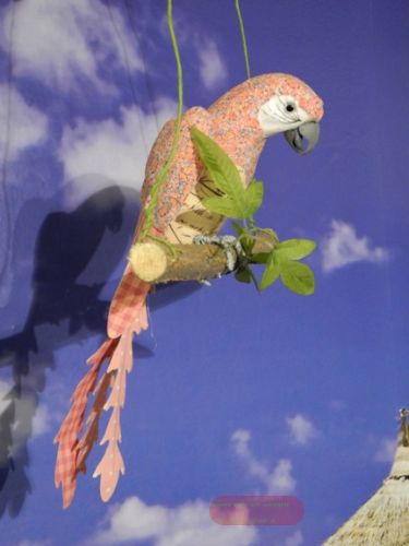 Bild von Papagei, auf Zweig H32cm, pink